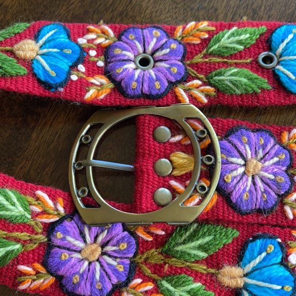 Hand embroidered belt - Picture 2 of 4
